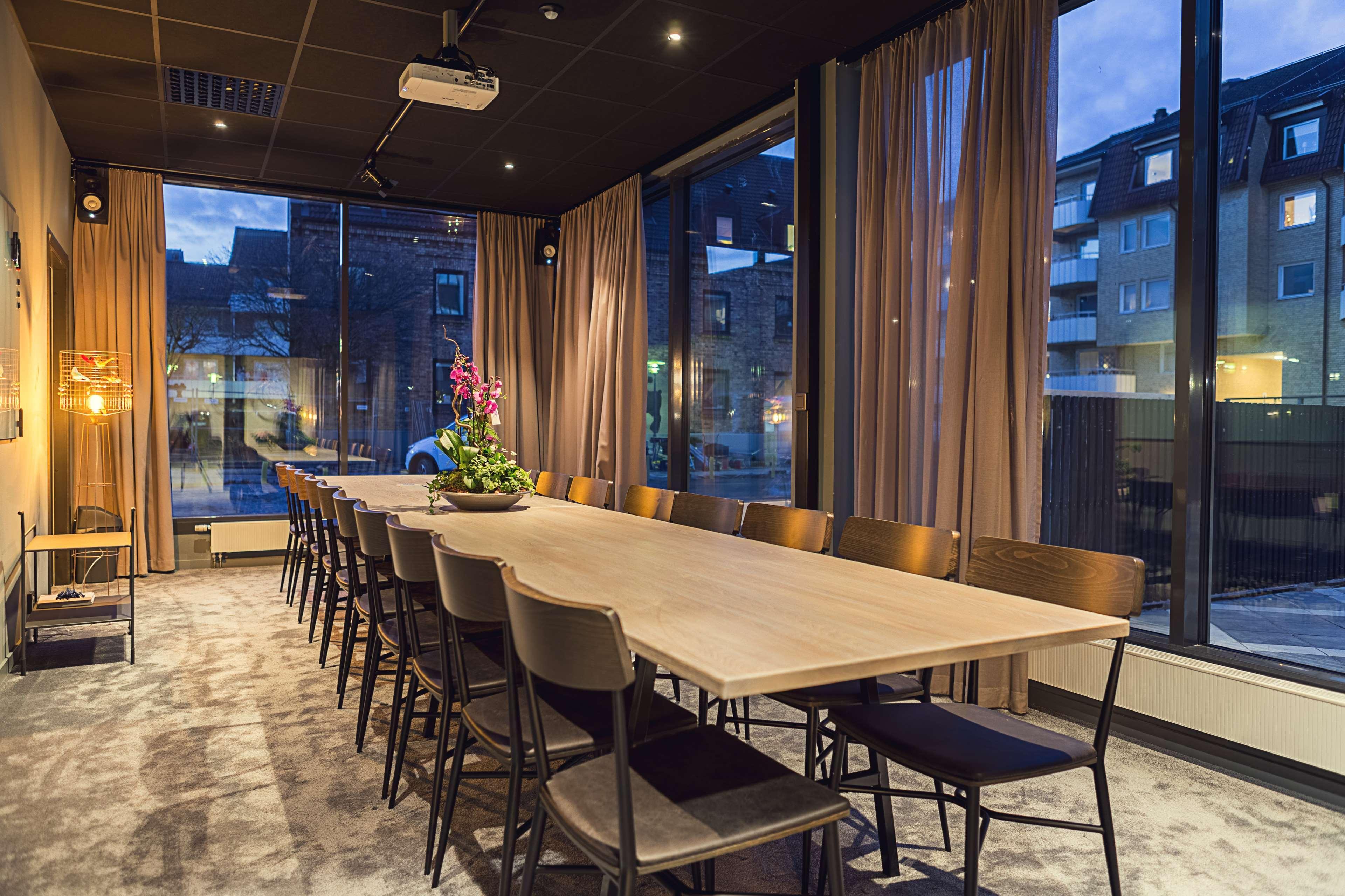 Western Hus 57 Hotel