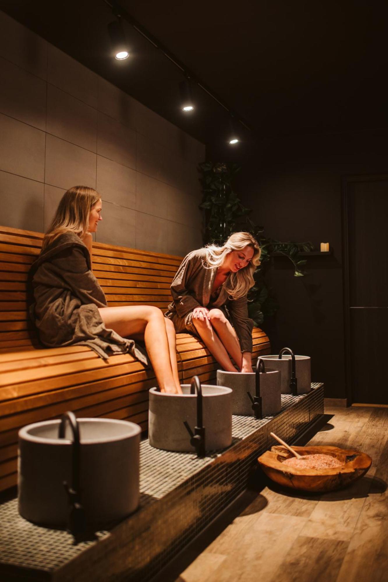 Western Hus 57 Hotel 4*